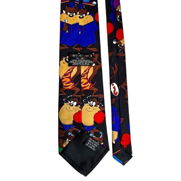 Looney Tunes Novelty Tie featuring the Tazmanian Devil - Picture 3 of 10